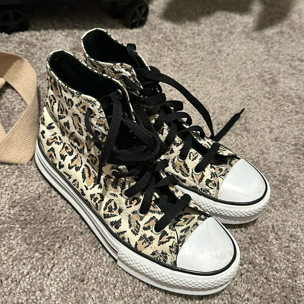 Cheetah print high top converse